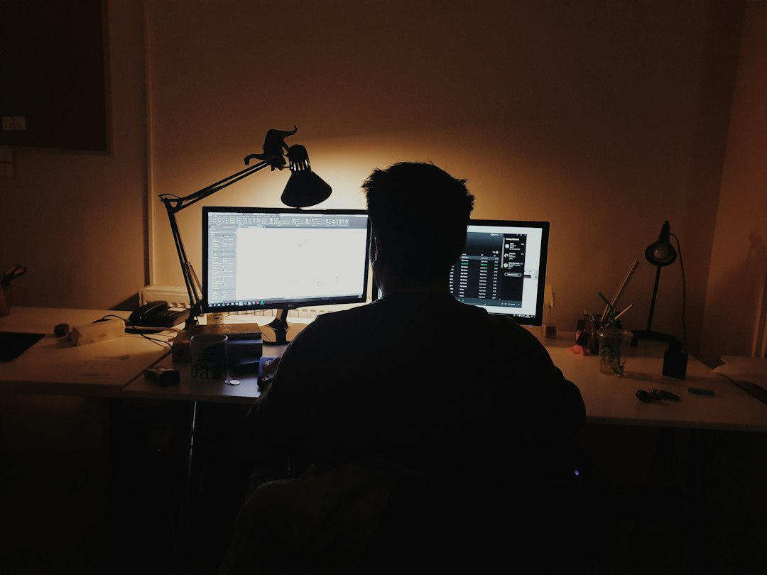 深夜屏幕上滚动的代码:生成越来越便宜,读懂越来越贵